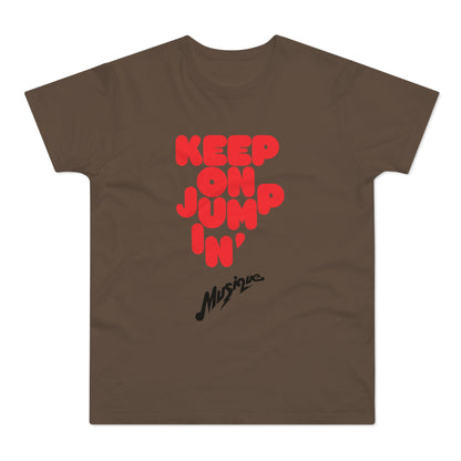Brown t-shirt with red text reading "KEEP ON JUMPIN'" and black text "Musique".