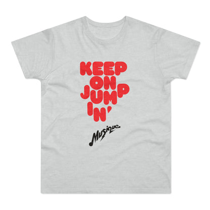 Light grey t-shirt with red text "KEEP ON JUMP IN'" and black script "Musique".